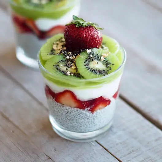 kiwi strawberry chia parfait